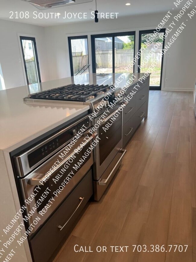 Building Photo - 2108 S Joyce St