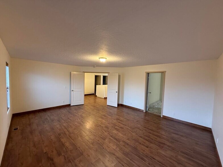 Building Photo - 3420 W Pescador Dr