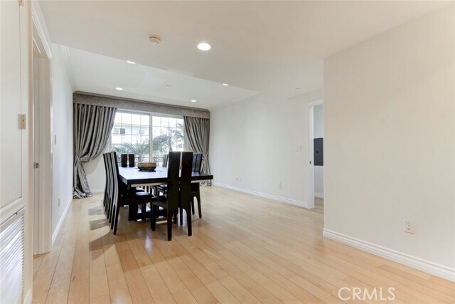 Building Photo - 556 E Palm Ave