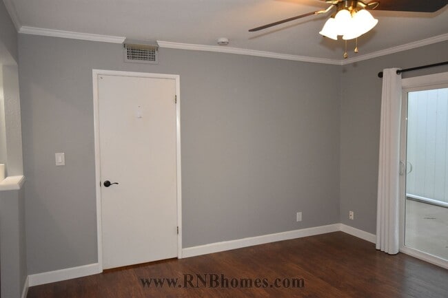 Building Photo - 415 Sutton Pl