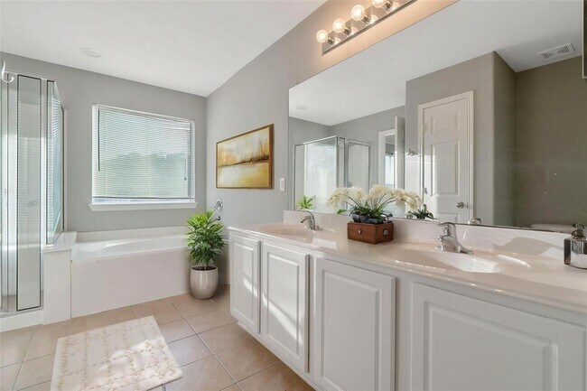 Building Photo - 17139 Oakwood Chase Dr