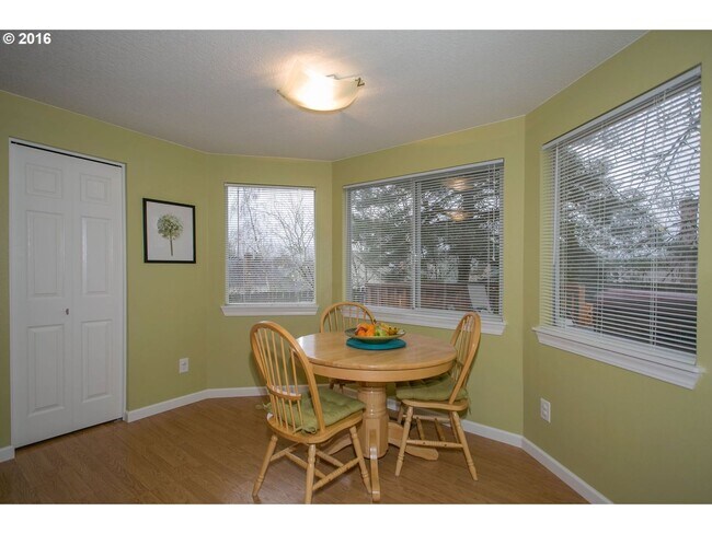 Building Photo - Charming Rock Creek 3 Bed 2.5 Bath - Centr...