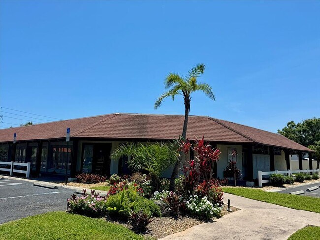 Building Photo - 1100 E Bay Dr