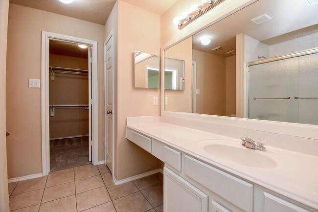 Building Photo - 9602 Siano Pines Dr