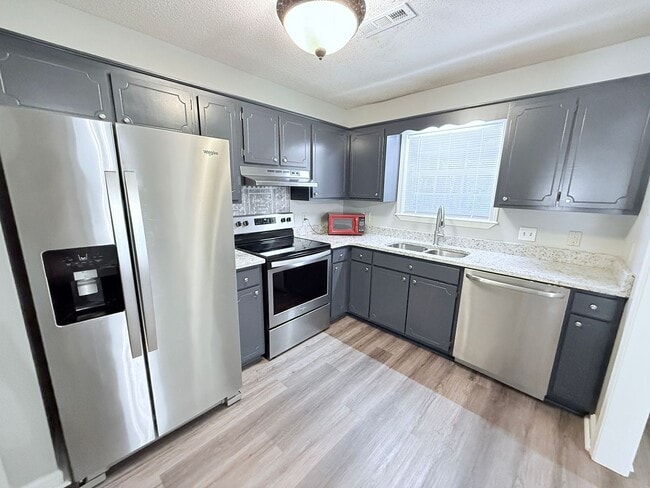 Building Photo - 1006 Creekside Pl