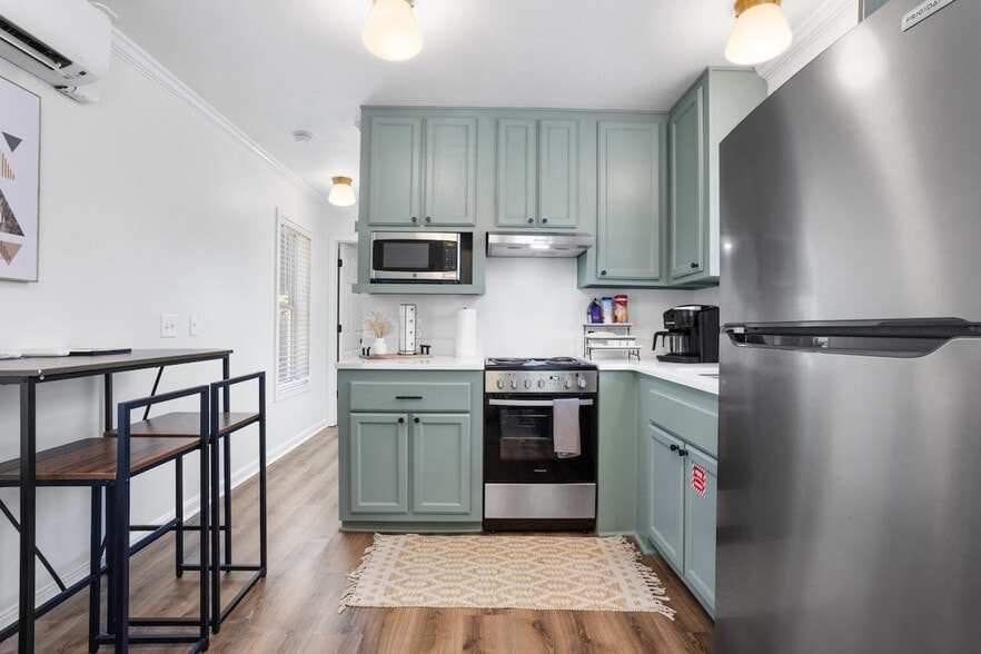 Building Photo - 1911 Government St