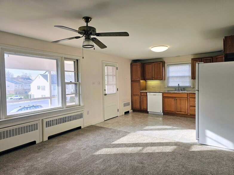 Building Photo - 292 W Main St