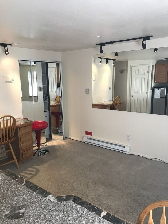 Building Photo - FIRST FLOOR 1 BD in PERFECT SoBo location ...