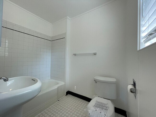 Building Photo - Office Suites in NW Nob Hill/Alphabet Dist...