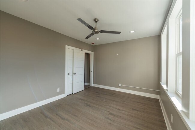 Building Photo - 533 N Euclid Ave