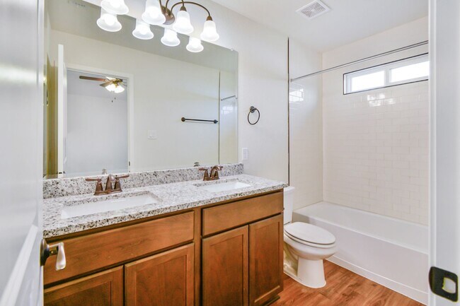 Building Photo - **2 Weeks Free!** Beautiful 3 Bedroom Duplex in New Braunfels – Modern Finishes & Great Layout!