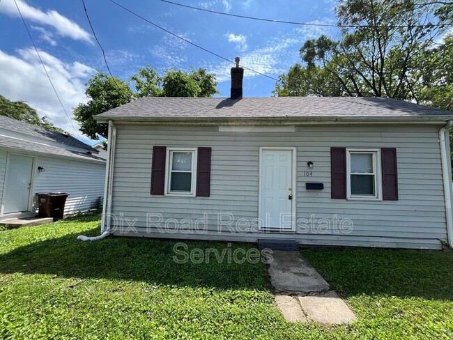 Primary Photo - 104 Moore St