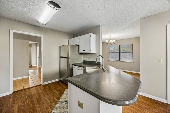 Building Photo - 132 Woodvalley Ct