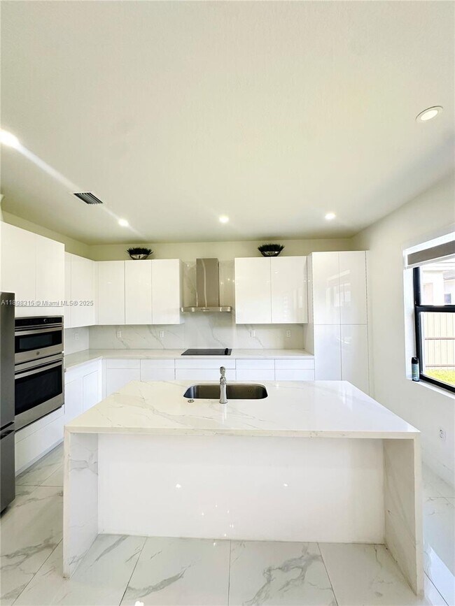 Building Photo - 1831 SW 145th Ave