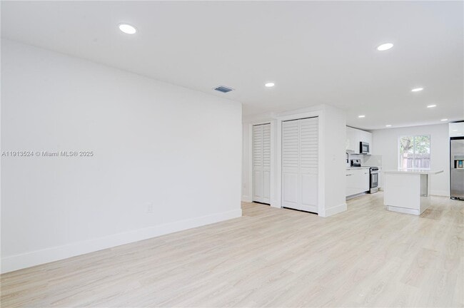 Building Photo - 6044 SW 37th St