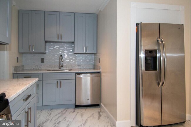 Building Photo - 6733 Gouthier Rd