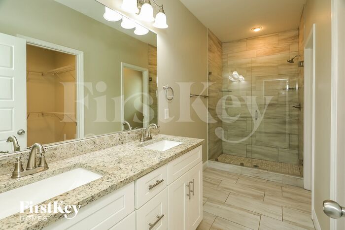 Building Photo - 165 Whispering Way