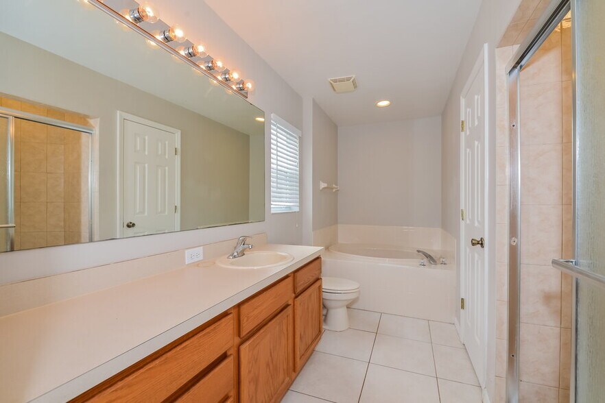 Building Photo - 11506 Summit Rock Ct