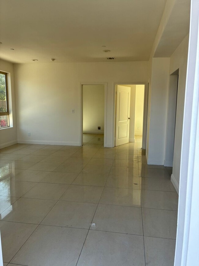 Building Photo - 9619 Longden Ave