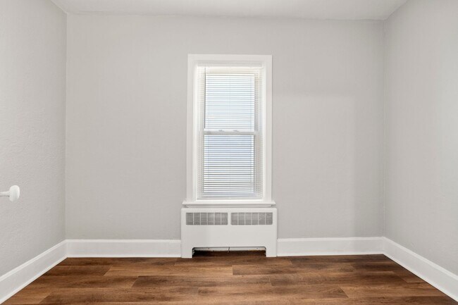 Building Photo - 2111 Madison St