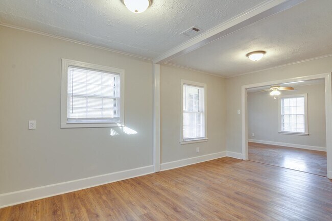 Building Photo - 950 Parkhaven Ln