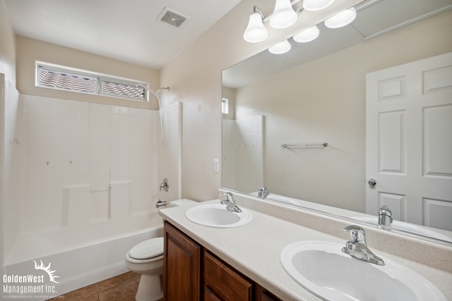 Building Photo - Charming Two-Story 3Bdm 2.5Ba Home in North Las Vegas!