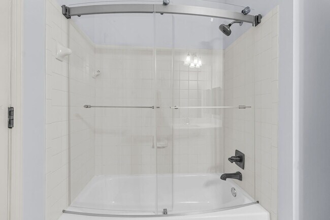 Building Photo - 1600 Long Grove Dr