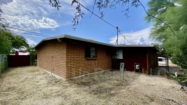 Building Photo - 316 E Elm St