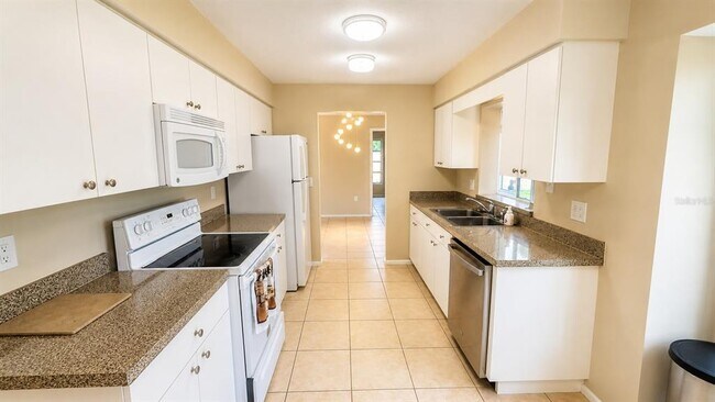 Building Photo - 3435 Dunbar Dr