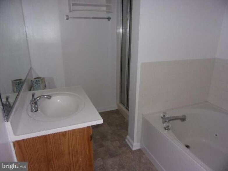Master Bathroom - 2040 Alice Ave