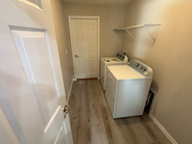 Building Photo - 3099 W Viking Ln