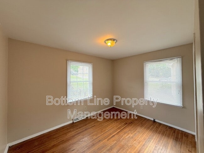 Building Photo - 3432 Sargeant Dr