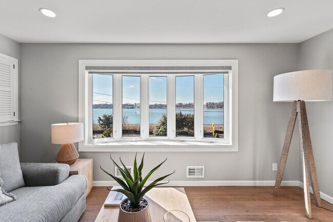 Building Photo - 445 S Riverside Dr