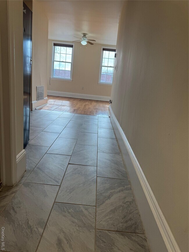 Building Photo - 284 Main St