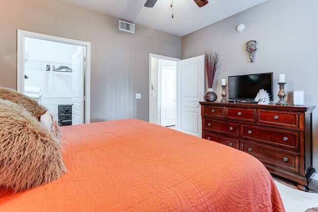 Building Photo - 1941 Pierpont Dr