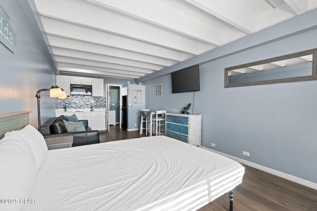 Building Photo - 14401 Front Beach Rd