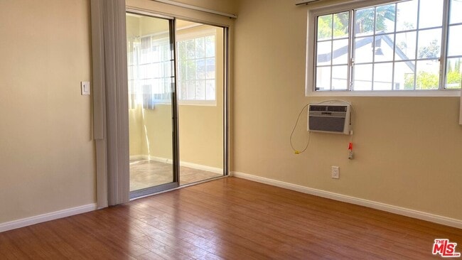 Building Photo - 443 S Wilton Pl