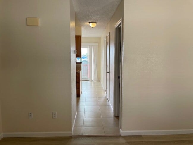 Building Photo - House For Lease