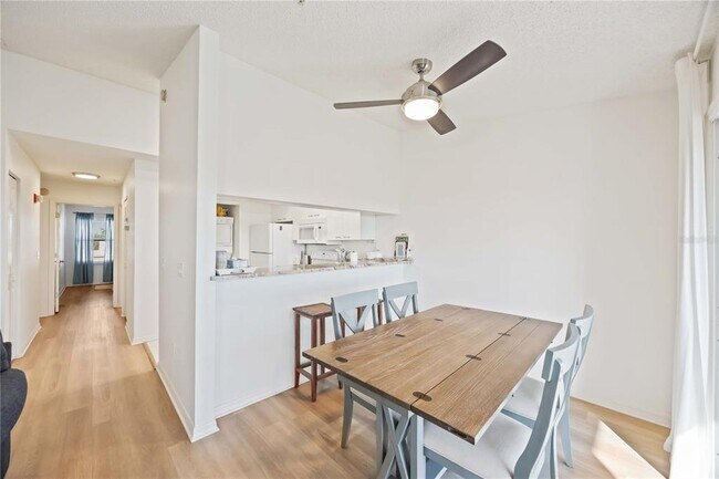 Building Photo - 3607 E Bay Dr