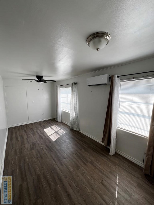 Building Photo - 938 E Adams St