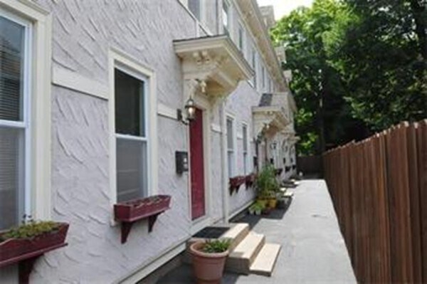 Building Photo - 68 Elm St