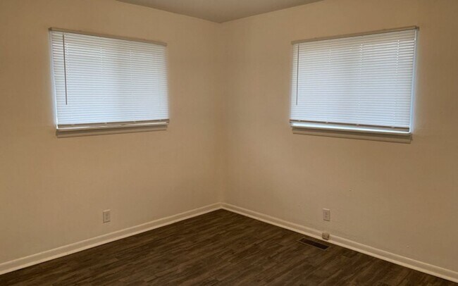 Building Photo - 601 S. Oak Grove