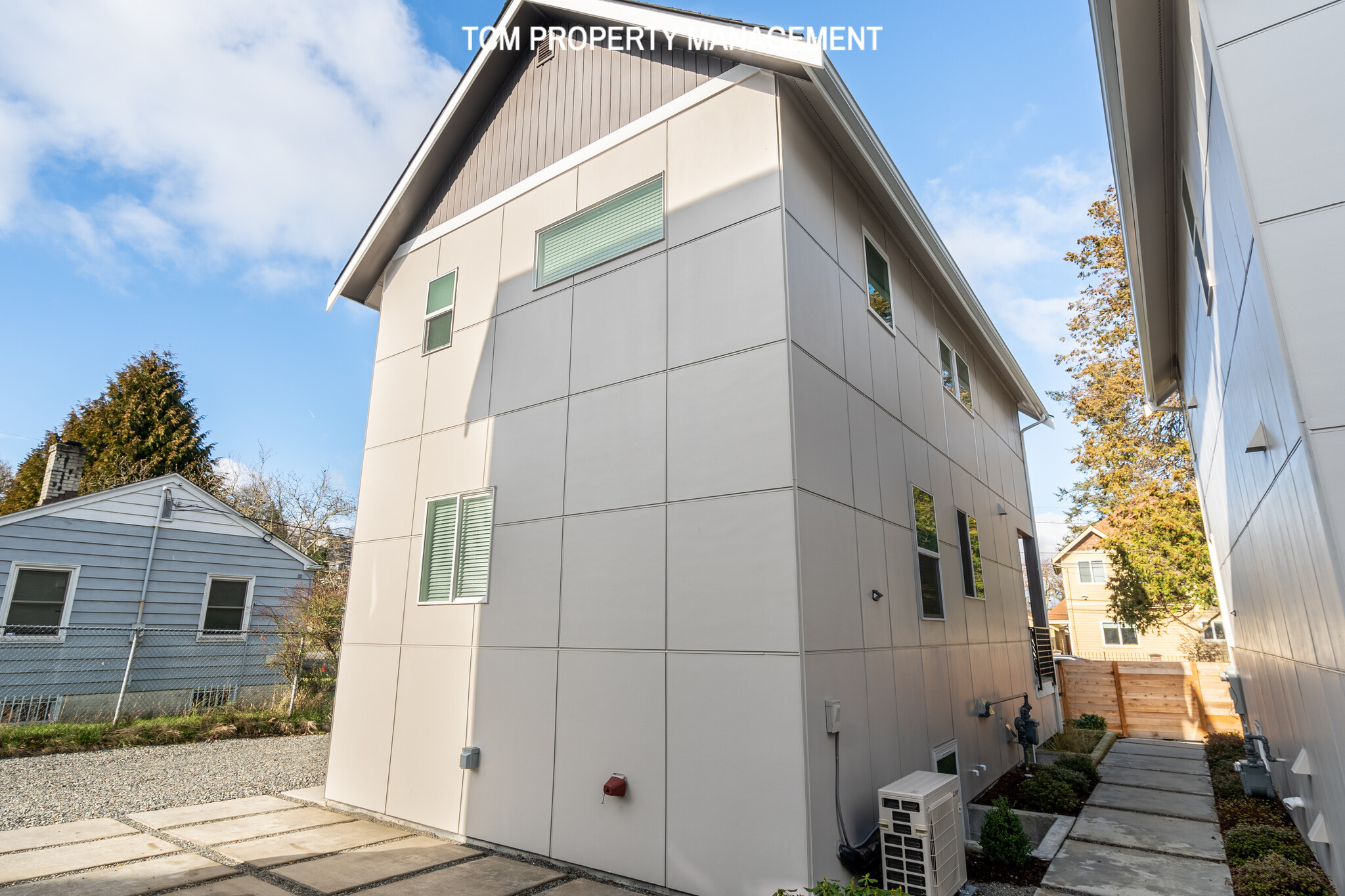 Building Photo - 3309 S Orcas St