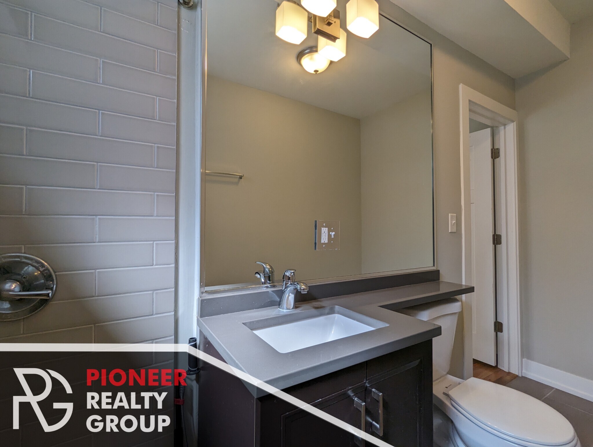 Building Photo - 2822 N Mildred Ave