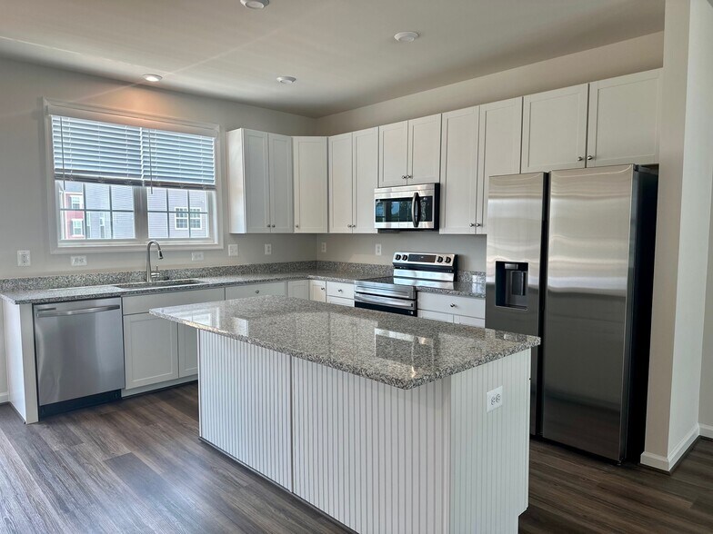 Building Photo - 349 Willowshire Ct