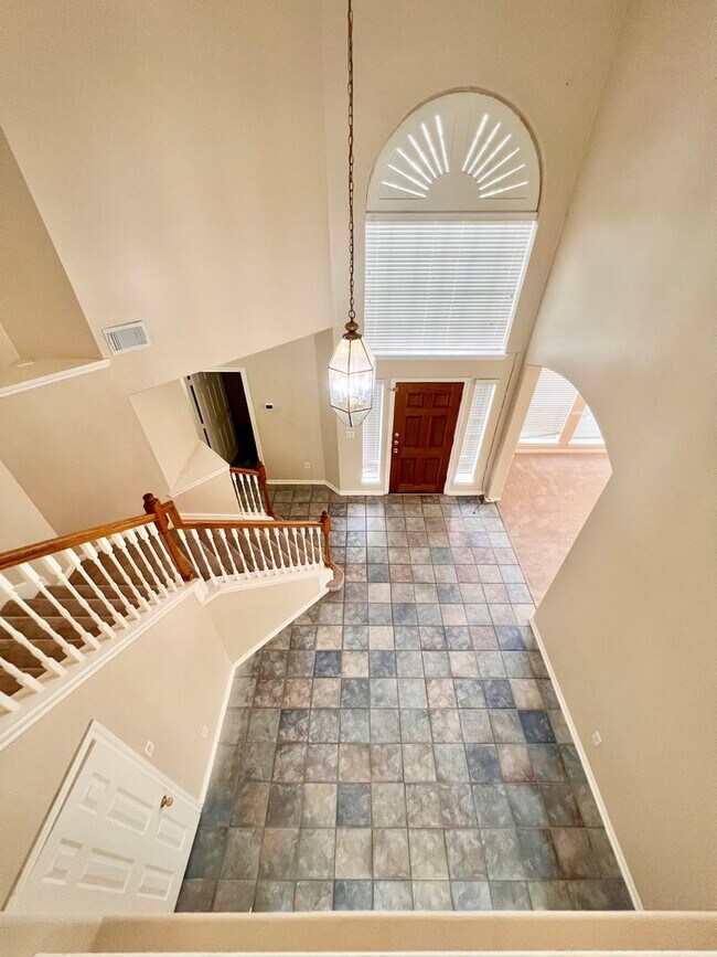 Building Photo - 16735 Village View Trail