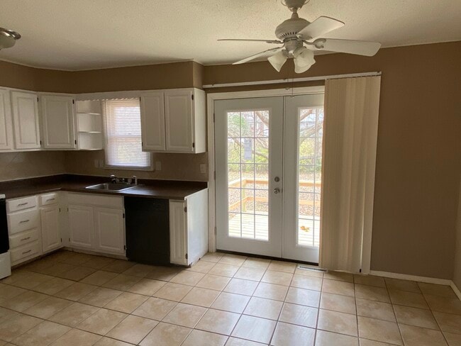 Building Photo - 10401 Richmond Ave