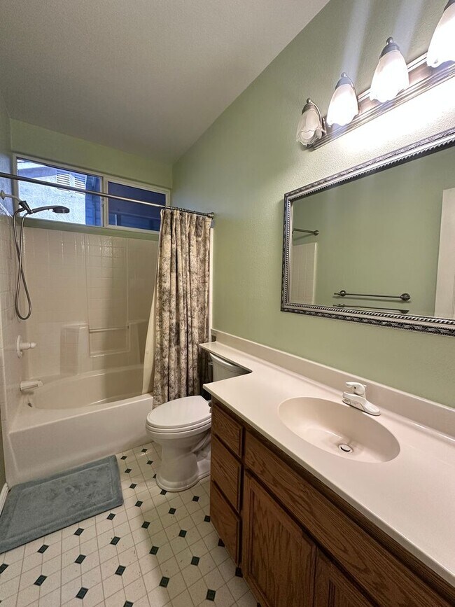 Building Photo - SE Visalia home coming soon!!