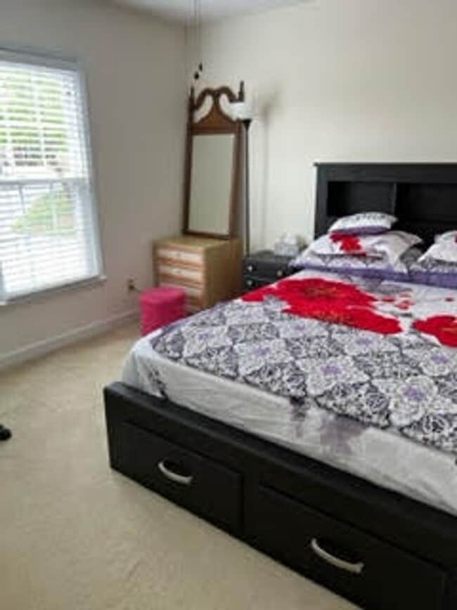 Building Photo - Charming updated 3 bedroom and 2.5 bath Townhome in Adams Farm Greensboro