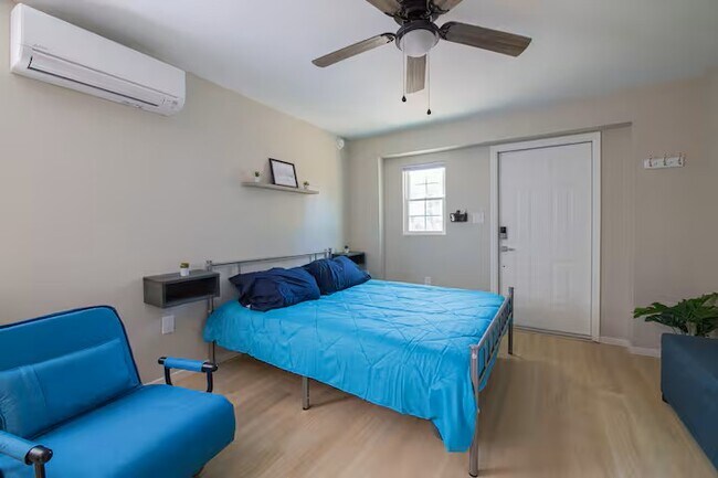 Building Photo - The Cozy Corner